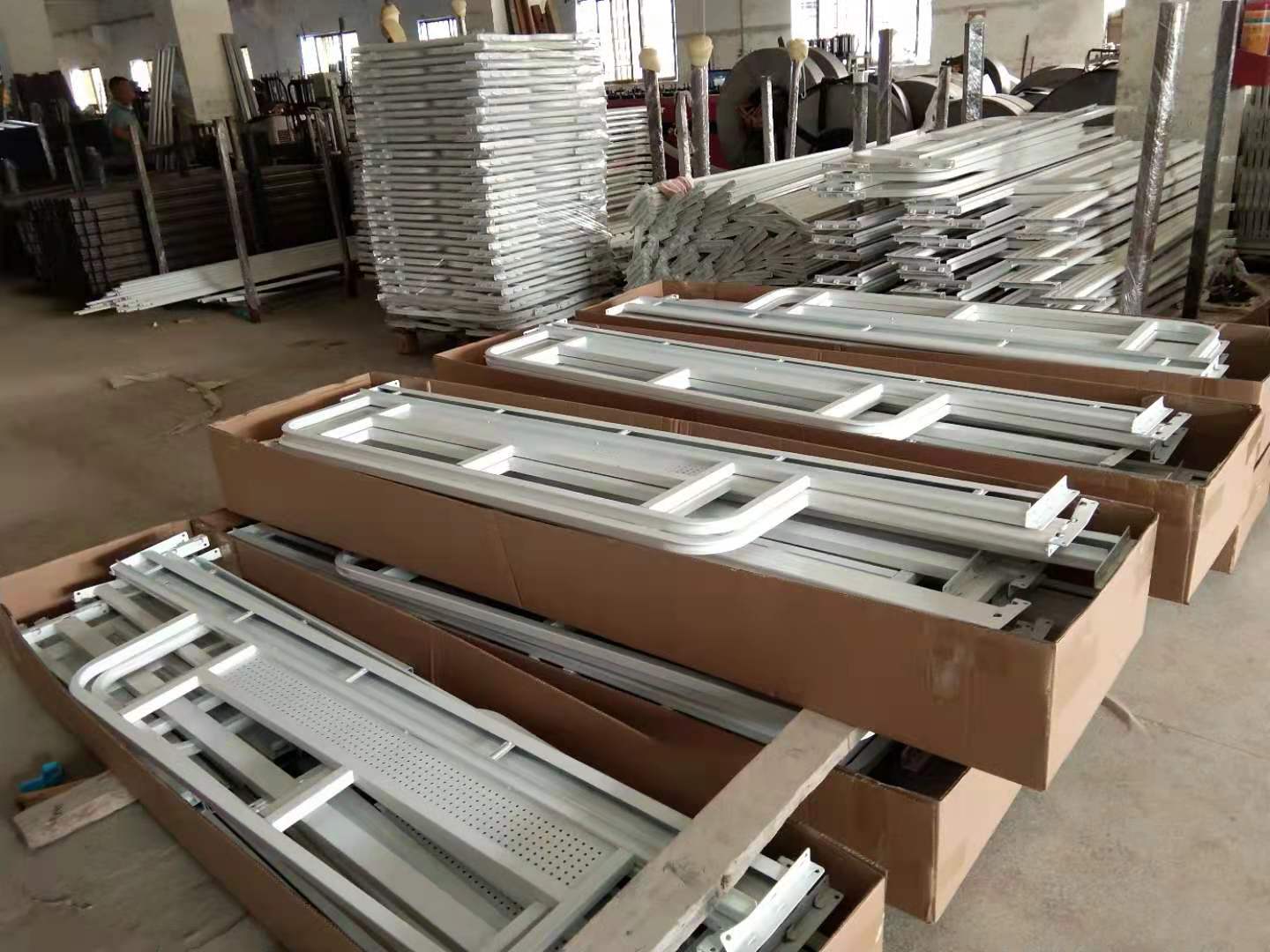 生產(chǎn)上下鋪鐵床廠家如何發(fā)貨？